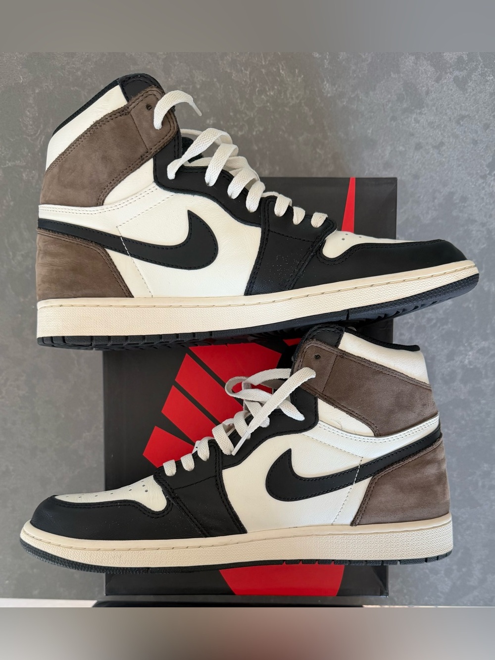 Jordan 1 high OG “dark mocha”.